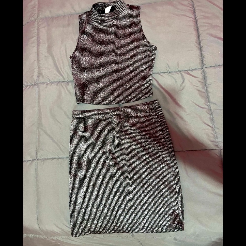 2- Piece Skirt Set Gray Shiny